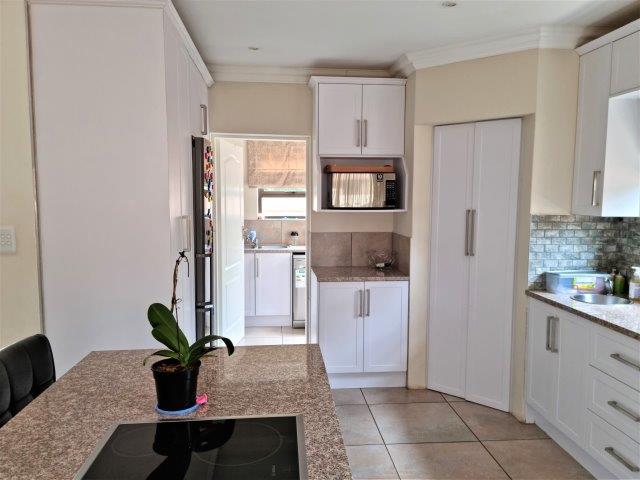 To Let 4 Bedroom Property for Rent in Melodie North West
